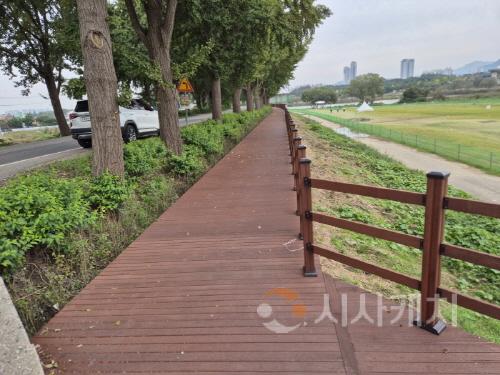 [크기변환]2. 아산시, 곡교천 북단 수변데크 부분 개통.jpg