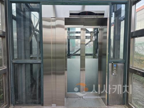 [크기변환]3. 아산시 장항선육교 엘리베이터 교체 완료 (2).jpg