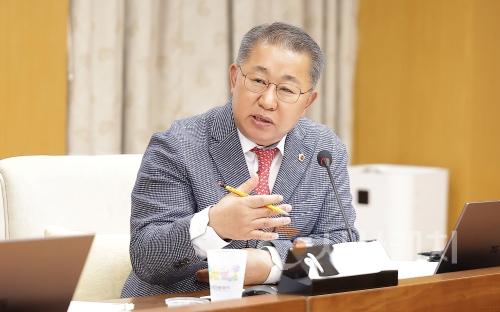 f_이한영의원 사진(행정사무감사).JPG