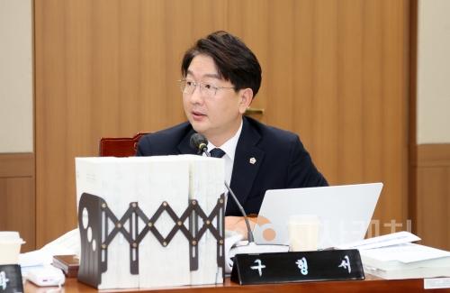 f_251112 구형서의원 행정사무감사 사진.JPG