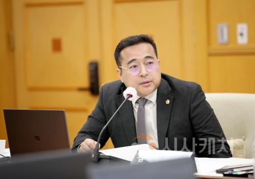 f_3. (참고사진) 산업건설위원회 김영삼 의원.jpg