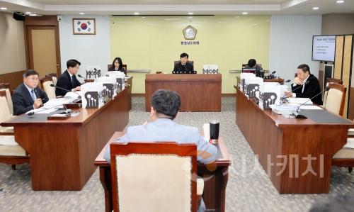 f_251114_제362회 정례회 행정사무감사 기획경제위원회.JPG