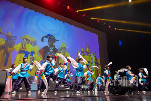 f_너도 꽃, 나도 꽃, 예술로 함께 피어나는 우리 모두가 꽃이야1.png