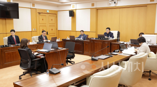 f_(참고사진) 행정자치위원회.png