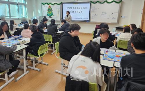 [크기변환][사진] 25.12.1. 충남경제교육센터, 교실로 찾아가는 경제금융교육 실시.jpg