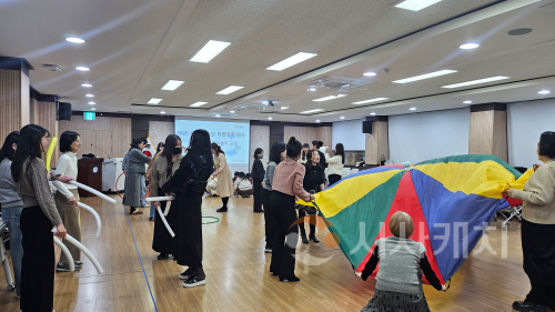 f_보도자료(아산교육지원청. 2025 「연극놀이로 여는 유치원 교사 성장이야기」)1.png