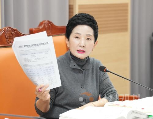 [크기변환]사진1_제263회 제2자 정례회 2026년도 본예산 심사에서 이기애 의원.jpeg