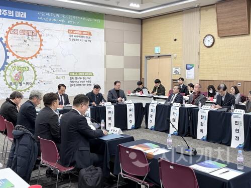 [크기변환]2. 충청광역연합의회 유인호 부의장, "충청-호남의 협력으로 국가균형발전의 새로운 지방시대 열어야”(사진2).jpg