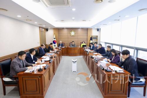 [크기변환]천안시의회 예결특위 사진(251218).jpeg