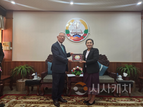 f_사진1_충남교육청, 라오스 정부 훈장 받다… 20년 교육정보화 동행의 성과.png