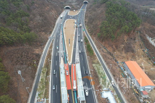 f_2. 둔곡교차로 BRT 중앙정류장 설치공사 완료-둔곡BRT 공사후.png
