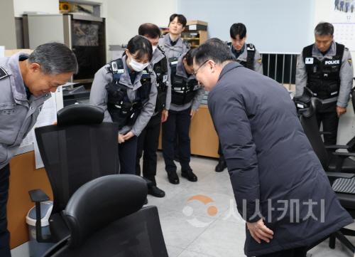 [크기변환]3. 이장우 대전시장  연말연시 치안 현장 격려2.jpg