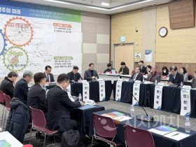 [크기변환]2. 충청광역연합의회 유인호 부의장, &quot;충청-호남의 협력으로 국가균형발전의 새로운 지방시대 열어야”(사진2).jpg