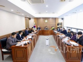 [크기변환]천안시의회 예결특위 사진(251218).jpeg