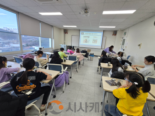 f_1-2. [보도사진] 2026년 겨울방학 특강 프로그램 운영(반려식물 만들기_.png