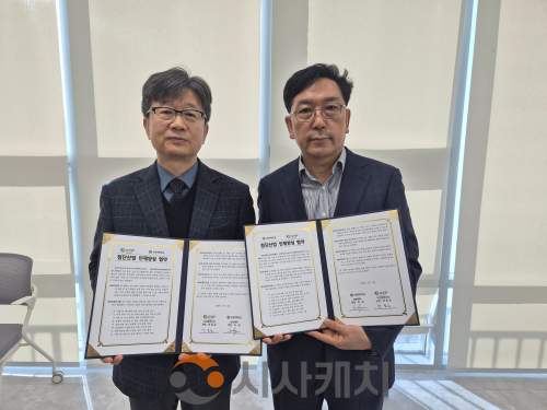 f_사진 1. 선문대-충남테크노파크 업무협약을 체결했다(좌 이현 학장, 우 장용호 단장).png