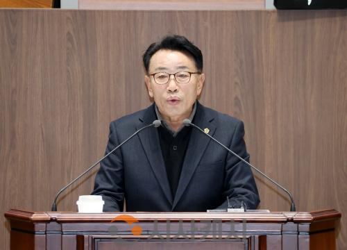 f_260120_제363회 임시회 제1차 본회의_농촌 지역 경기침체 극복을 위한 농지거래 활성화 방안 마련 촉구 건의안(이철수 의원 대표발의).JPG