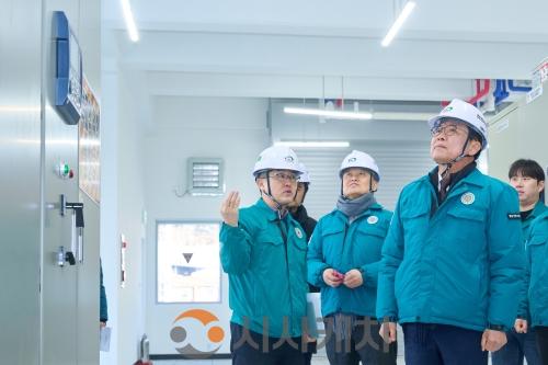 f_건설도로과(김석필 권한대행 대규모 사업장 점검-일봉중앙 자연재해 위험개선지구) (1).jpg