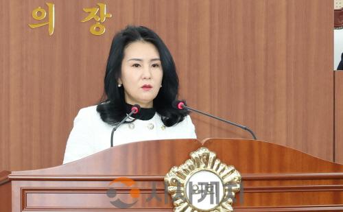 [크기변환]사진_제264회 아산시의회 임시회 5분 자유발언_신미진 의원(1).JPG