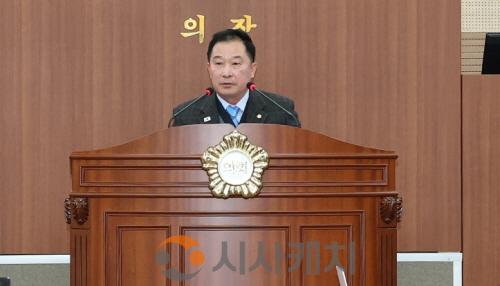 [크기변환]사진_제264회 아산시의회 임시회 5분 자유발언_천철호 의원(2).JPG