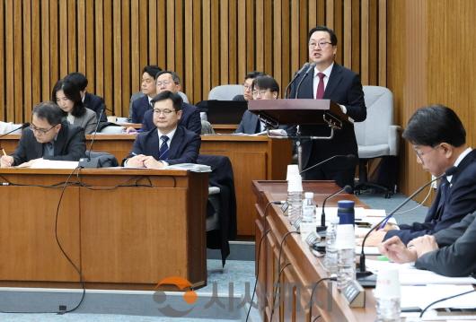 [크기변환]이장우 시장, 행정통합 특별법안 사수위해 국회 방문(수시) 공청회에서 발언하는 이장우 시장1.jpg