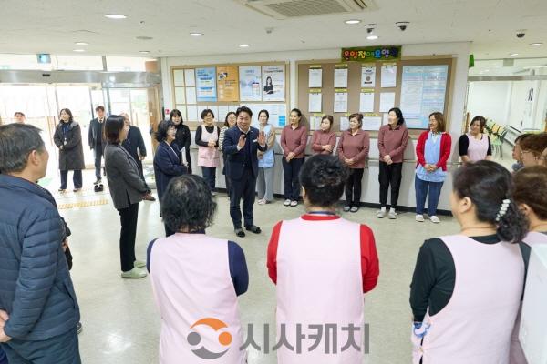 [크기변환]1. 아산시, 설 명절 맞아 노인주거복지시설 온양정애원 방문(3).jpg