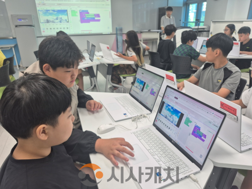 f_1. 2026년 천안교육지원청 중점사업 2 '천안 센터 특화형 AI중심 미래교육' (1).png