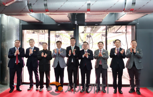 f_3. 전국 최초 폐지하보도에 첨단 미래농업을 심다 1.png