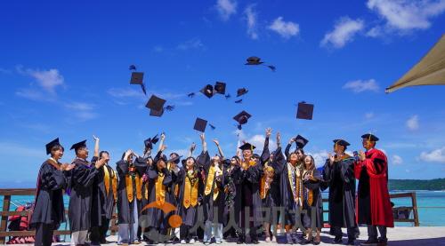 [크기변환]260221_보도자료(백석대학교, ‘태평양 건넌 제자 사랑’…美 괌 현지서 찾아가는 졸업식 개최)_사진3.jpg