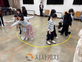 f_사진1. 몸으로 배우는 전래놀이 프로그램 진행 사진.png