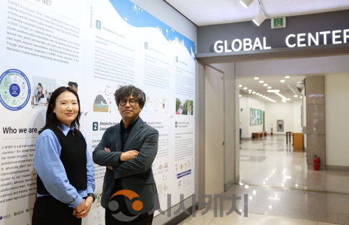 f_사진 1. 선문대 유전체 기반 BioIT 융합연구소가 HIT-EC’를 개발했다(좌 한소라 교수, 우 오태진 교수).png