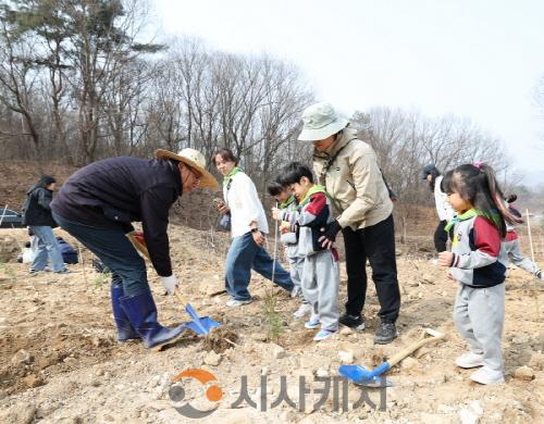 [크기변환][크기변환]사진2_제81회 식목일 나무심기 행사.jpeg.jpeg