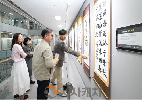 [크기변환]사진2 청사 유휴공간에 지역 예술 작가 전시 공간으로 조성.JPG