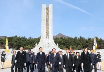 [크기변환]2. 이장우 시장, 제107주년 3‧1절 국립대전현충원 참배 3.jpg