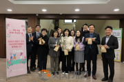 f_보도자료(아산교육지원청, 세계 여성의 날 맞아 ‘빵과 장미’ 나눔 행사 실시).png