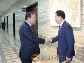 [크기변환]왼쪽부터_최민호_시장__박용갑_의원(대외협력담당관).jpg