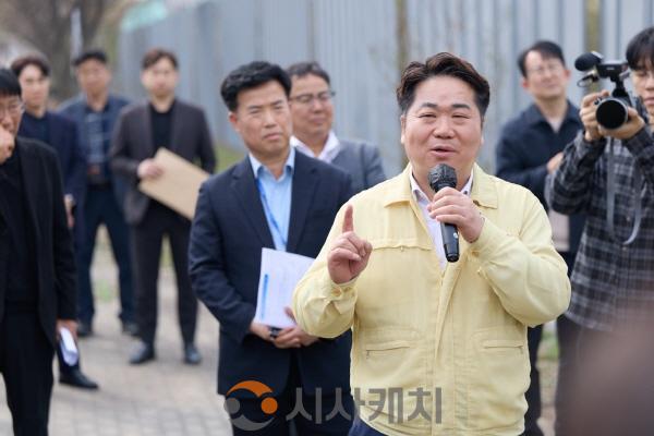 [크기변환]1. 오세현 아산시장, ‘현장서 답 찾다’… 민생 소통행보 지속(4).jpg