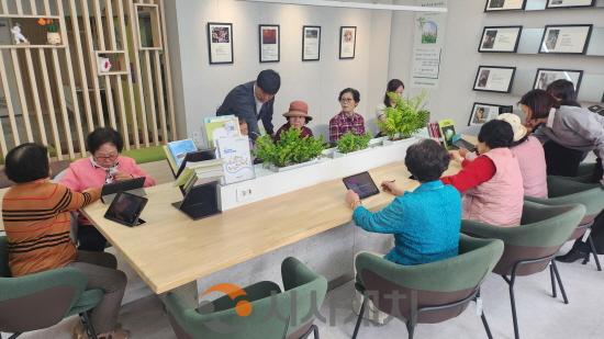 [크기변환]보도사진(디지털문해교육특강) 3.jpg