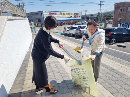 [크기변환][보도사진] 봄 맞이 클린데이 개최2.jpg