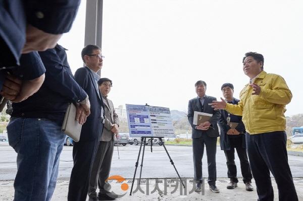 [크기변환][크기변환]2. 오세현 아산시장 "시내버스 노선 개편, 통학 불편 해소 최우선”(2).jpg