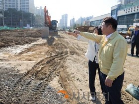 [크기변환]2. 오세현 아산시장, 동부권 노인복지관 신축 예정지 점검(3).jpg