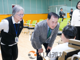 f_사진1_충남교육청, 보행재활로봇 시연회 현장 방문.png