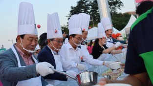 [포토] 복숭아 화채로 맛있고 시원하게